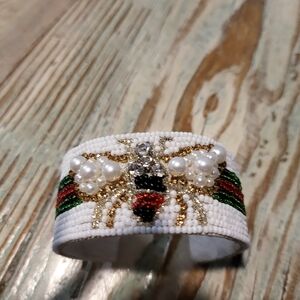 Elegant Beaded Bee Bracelet